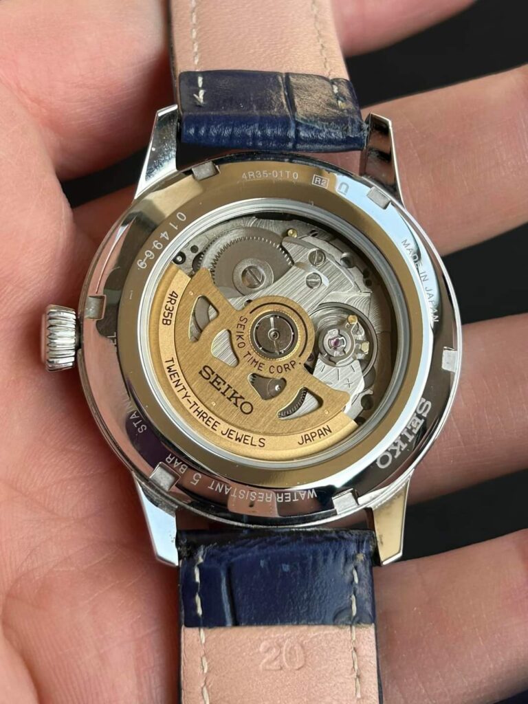 Quartz vs. Mechanical Watches
Mechanical Watch